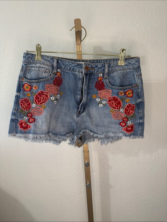Forever 21 Pants - Floral Embroidered Light Blue Denim Shorts- Size 30